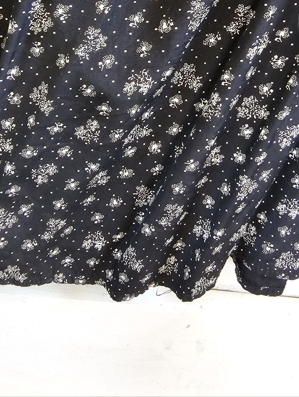 VINTAGE Ditsy Floral Maxi Dress - Picture 7 of 9